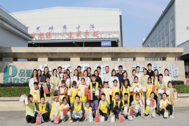 探尋古法技藝 感受造紙生機 |“小腳走平湖”之“紙業(yè)達人”親子研學活動走進景興紙業(yè)